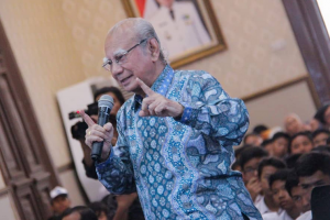 Prof Emil Salim Sebut Ada Agenda Politik 2024 Dibalik Pelemahan KPK
